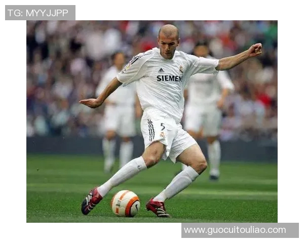 齐达内足球明星头像欣赏与传奇生涯回顾