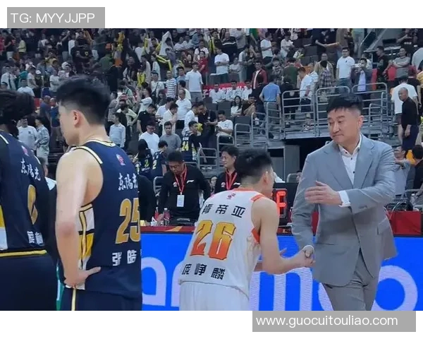 篮球场边的明星们如何影响比赛与球迷的热情与期待 篮球场边的明星们如何影响比赛与球迷的热情与期待